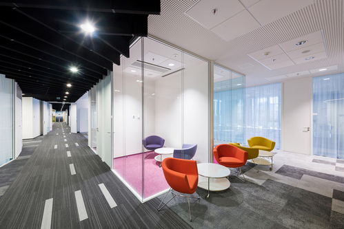 上海辦公室設計中走廊過道的設計裝修需要你注意什么呢 領企設計