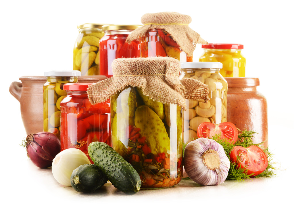 瓶子腌制蔬菜 傳統美食與日用品的完美結合